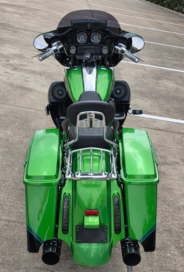 Green 2011 Harley-Davidson CVO Street Glide - Image 3