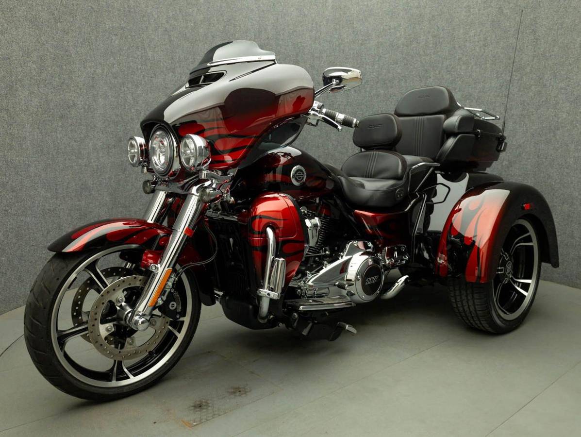 2022 HARLEY-DAVIDSON CVO TRI GLIDE - Image 2