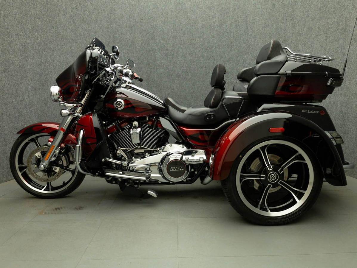 2022 HARLEY-DAVIDSON CVO TRI GLIDE